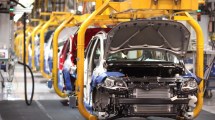 Imagen de Se vende más pero se fabrica menos: la extraña dinámica de la industria automotriz en 2025