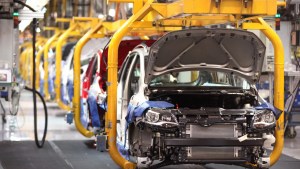 Se vende más pero se fabrica menos: la extraña dinámica de la industria automotriz en 2025