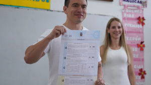 Ecuador rechazó en referendo las propuestas de bases militares extranjeras y una Constituyente