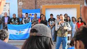 El Mercado Universitario de Roca dejó su huella: un mural de Malvinas por la soberanía nacional