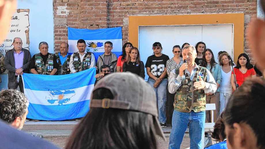 Mural por Malvinas en la Universidad de Río Negro. Foto: gentileza. 