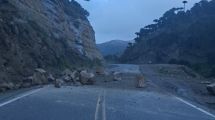 Imagen de Restricciones en la Ruta 242 por un derrumbe de rocas: tránsito complicado para cruzar de Neuquén a Chile por Pino Hachado