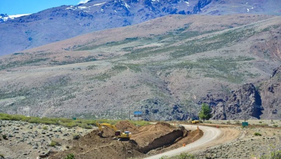 Asfalto para tres nuevas rutas de Neuquén. Foto: gentileza Provincia. 