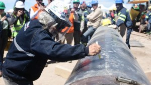 Histórico: completaron la soldadura del oleoducto VMOS que une Vaca Muerta y el mar