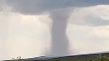 El impresionante tornado que sorprendió en la zona de un yacimiento en el límite entre Neuquén, La Pampa y Mendoza