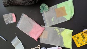 Dos imputados por comercializar droga tusi en el Alto Valle: «Había rosado, verde oscuro y flúor»