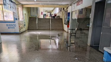 Ingreso de agua y daños por la tormenta: tras el temporal de lluvia, la Universidad del Comahue suspendió las clases en Neuquén