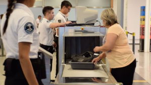 Susto en Aeroparque: hubo demoras en el aeropuerto y cancelaciones de vuelos por una valija sin dueño