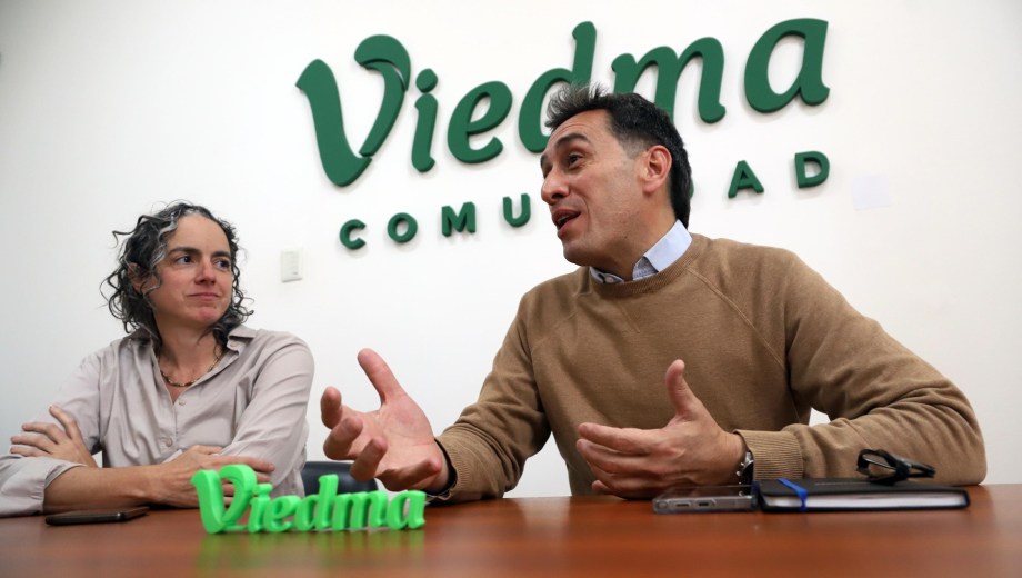 Yanina Di Nardo y Marcos Castro dieron detalles del proyecto de presupuesto. Foto : Marcelo Ochoa.