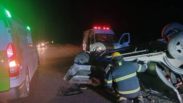 Impactante vuelco en la Ruta 237: dos personas heridas fueron trasladadas a Piedra del Águila