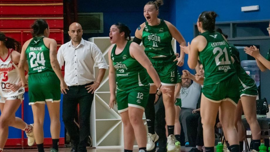 Lo grita todo Biguá y no es para menos. Fue victoria en el cierre del partido. (Prensa Biguá)