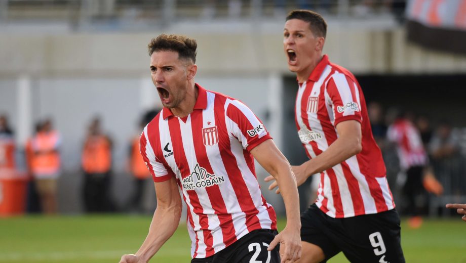 Lucas Alario convirtió un doblete y le amargó el sueño a Platense.(FOTOBAIRES)
