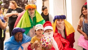 Con regalos y acompañamiento, Papá Noel solidario volverá a recorrer barrios y hospitales de Viedma y Patagones