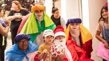 Con regalos y acompañamiento, Papá Noel solidario volverá a recorrer barrios y hospitales de Viedma y Patagones