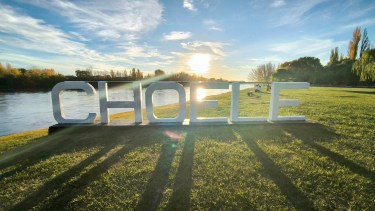 Dos imputados por robo agravado en Choele Choel: uno quedó detenido y otro con tobillera