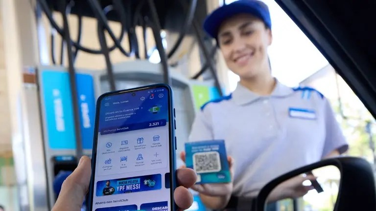 Desde YPF digital ahora se podrán pagar servicios, recargas y consumos en dólares.
