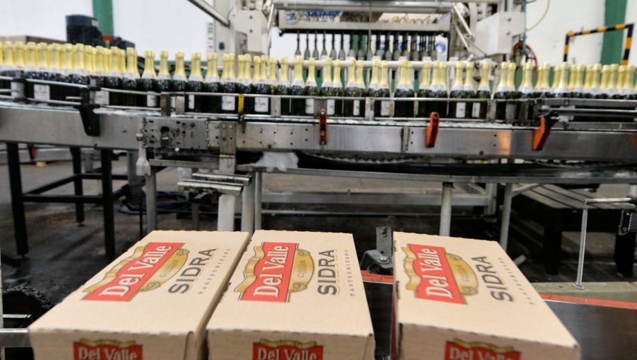 Envasado de Sidra Del Valle en Buenos Aires.