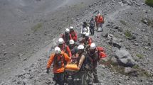 Imagen de Tras el incidente de Christian Petersen, un nuevo rescate de alta montaña movilizó a brigadistas en el Volcán Lanín