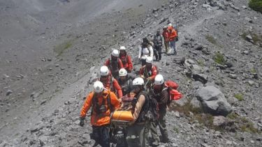 Tras el incidente de Christian Petersen, un nuevo rescate de alta montaña movilizó a brigadistas en el Volcán Lanín