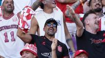 Imagen de Verón, junto a la hinchada de Estudiantes en la final ante Racing: «Estoy en la tribuna»