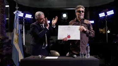 Fito Páez recibió el Doctor Honoris Causa en Rosario y emocionó con un homenaje a su historia y sus raíces