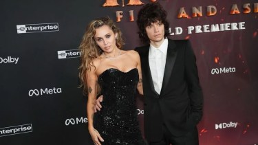 Miley Cyrus se comprometió con Maxx Morando: los detalles de su anillo