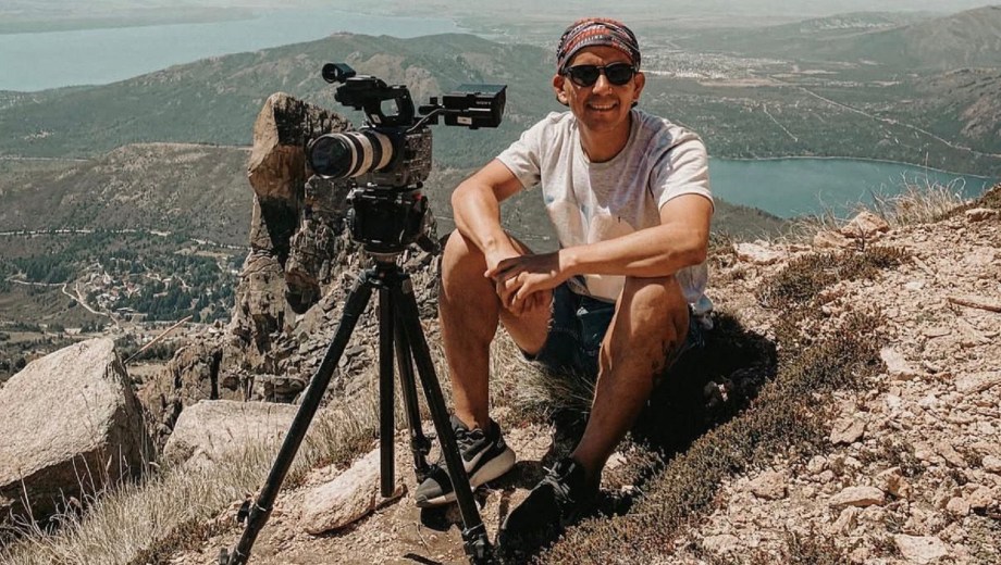 Raúl Figueroa, el realizador viedmense que llevó su historia del barrio Lavalle a escenarios audiovisuales globales.