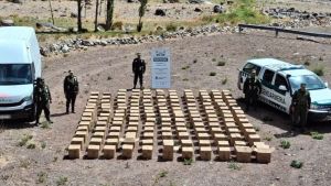 Fuga y persecución en un cruce a Chile: intentaron ingresar a Argentina con una millonaria carga de pirotecnia