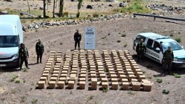 Fuga y persecución en un cruce a Chile: intentaron ingresar a Argentina con una millonaria carga de pirotecnia