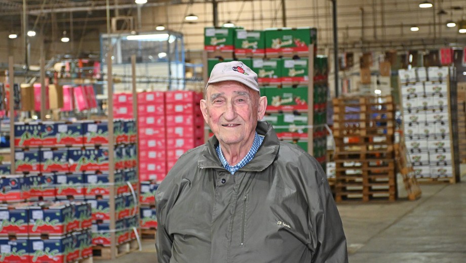 Allen, Río Negro. Arnaldo “Chiche” Brevi fue protagonista de una nota conmovedora: a sus 87 años, sigue plantando en la chacra.