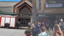 Imagen de Amenaza de bomba en el Shopping de Bariloche: evacuaron el sector del casino y cortaron calles