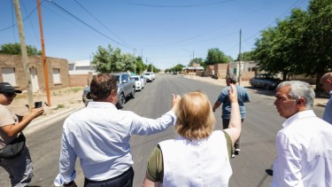 Weretilneck y Yahuar anunciaron nuevas viviendas y otras obras en el 119° aniversario de Los Menucos 