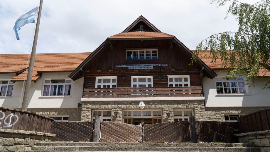 La comunidad educativa celebra los 100 años. Foto: Marcelo Martinez