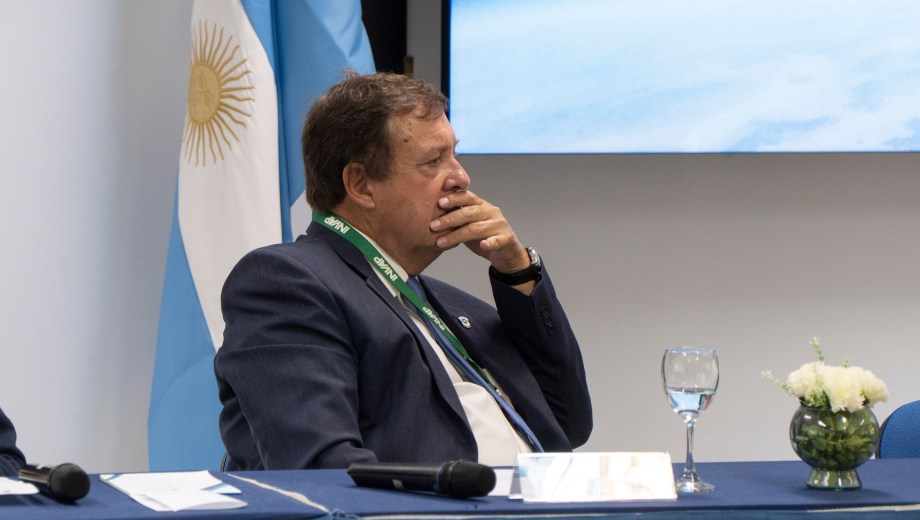 El gobernador Weretilneck dijo que es "optimista" que Nación incluirá las exenciones para Invap. Foto: Marcelo Martinez 