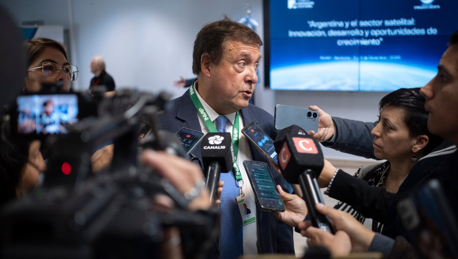 El gobernador Alberto Weretilneck dijo que el debate por la habilidad moral o no de Villaverde "no le hace bien a nadie". Foto: Marcelo Martinez