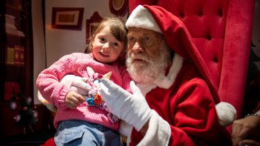 Juan, de gerente de supermercado a ser el Papa Noel del Centro Cívico de Bariloche