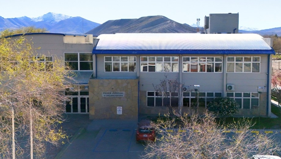 La fiscalía imputó al hombre por lesiones graves y amenazas en un contexto de violencia de género. Foto MPF de Neuquén.