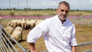 Salud de Christian Petersen: trasladaron al chef  desde Neuquén a Buenos Aires en un avión sanitario