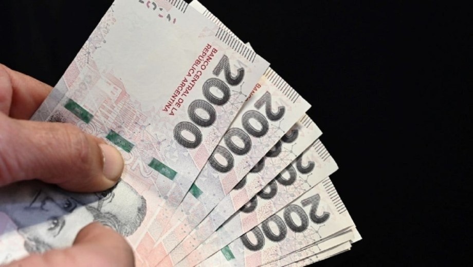 Pago a municipales de Cipolletti. 