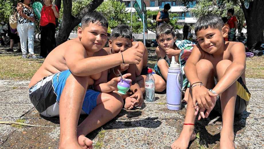 Enero se disfruta entre pares, en la pileta y la colonia de vacaciones. Foto: gentileza. 
