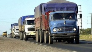 Cuál es el mejor camión de la historia argentina según la Inteligencia Artificial: «un verdadero símbolo del transporte nacional»