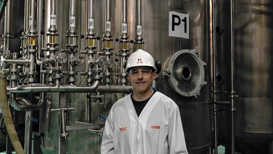 Villa Regina, Río Negro. Daniel González, de Jugos S.A., una empresa emblema que procesa casi 2.000 tn de fruta por día en temporada.