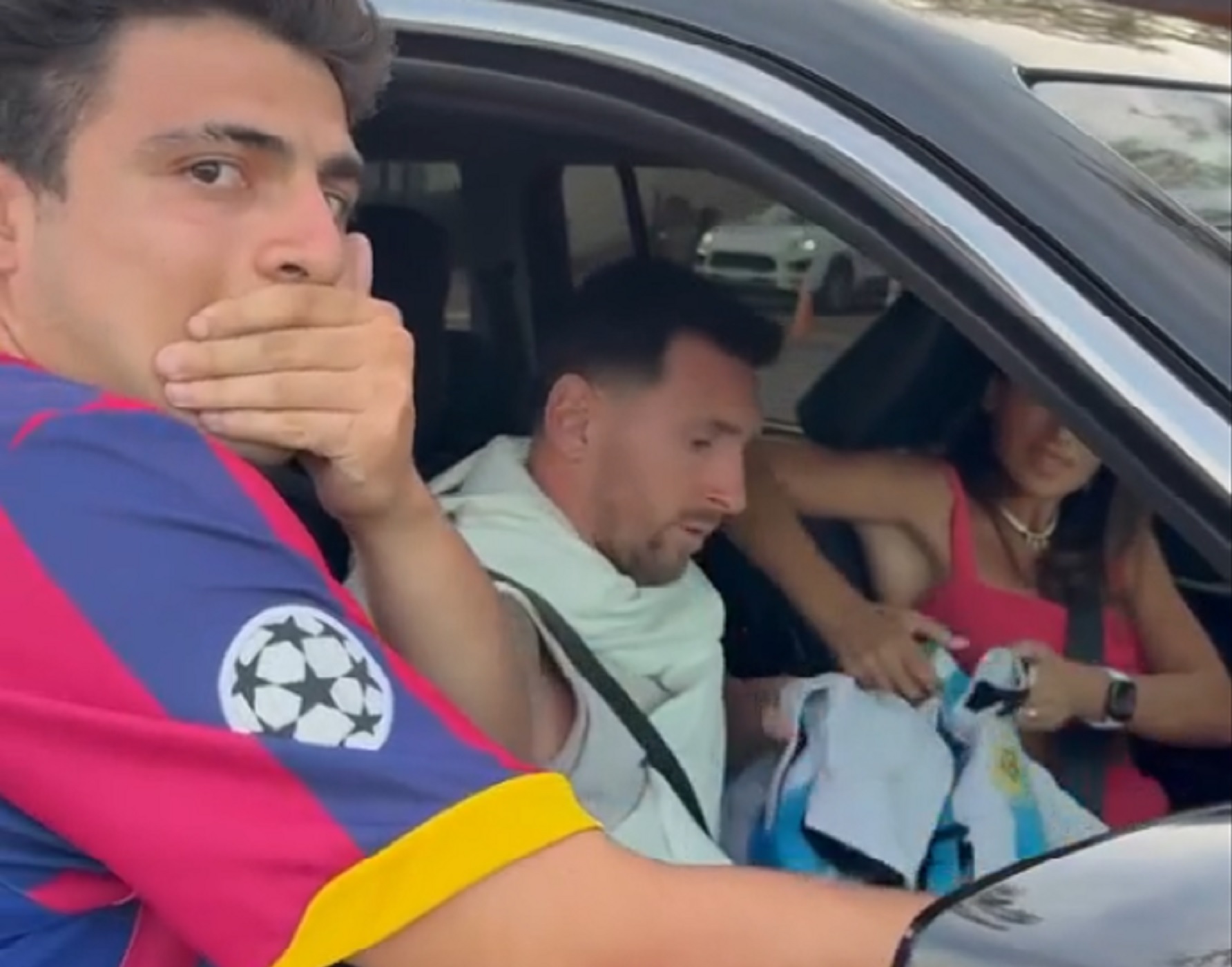 Messi salió con Antonela a las calles de Rosario y le cumplió el sueño a un fanático