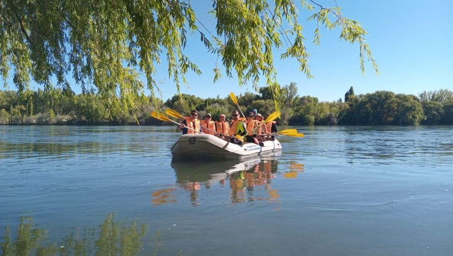 La municipalidad de Roca invita a la aventura de hacer una flotada en el río Negro. Foto: Gentileza