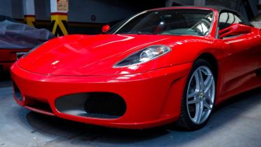 El Estado subasta una Ferrari F430 confiscada: lujo y crimen en un mismo remate