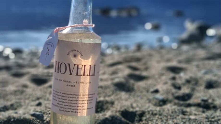 Novelli Gin, el emprendimiento de Jazmín Piva que crece en Lago Puelo. (Gentileza).