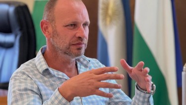 El intendente de Fernández Oro vetó la ordenanza que asignaba 10% de tasas a salarios municipales