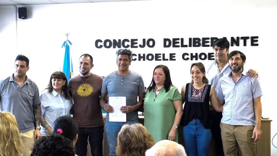 El documental producido por el Diario Río Negro fue honrado por los concejales de Choele Choel.