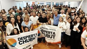 Ignacio Torres reunió a la militancia y fue crítico: «La discusión que se viene en Chubut es futuro o pasado»