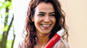 Agustina Cherri lanzó Mundía: su nueva línea de skincare con hongo Reishi, que redefine la juventud